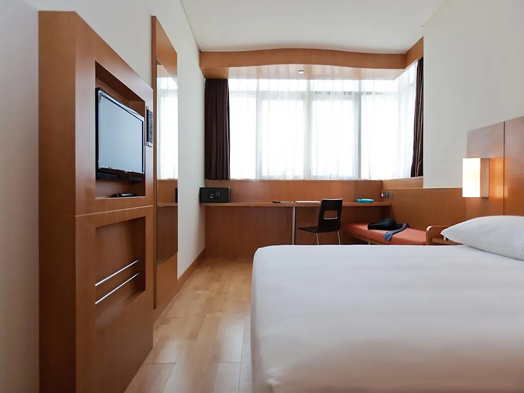 Hotel Ibis Abu Dhabi Gate 3*,  Emiratos Árabes Unidos