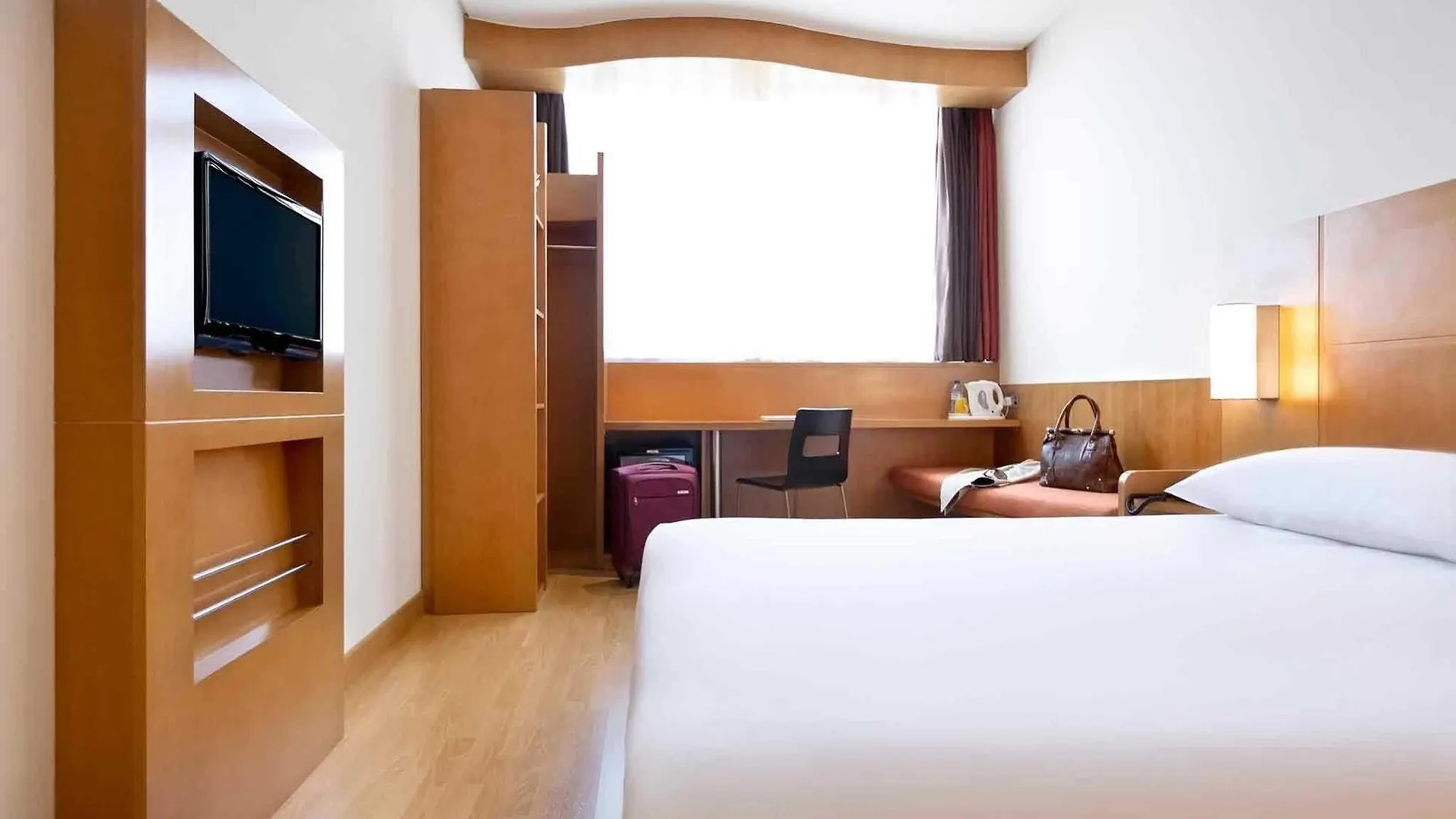 ***  Hotel Ibis Abu Dhabi Gate Emiratos Árabes Unidos